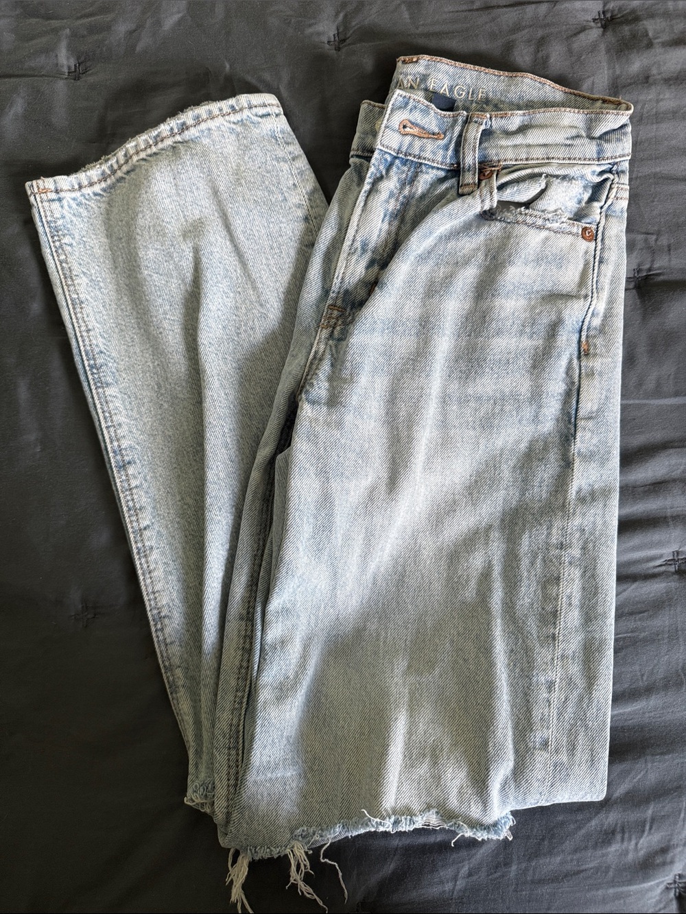 American Eagle Outfitters Light Wash Ripped Strigid Stovepipe Jeans Size 000 Reg